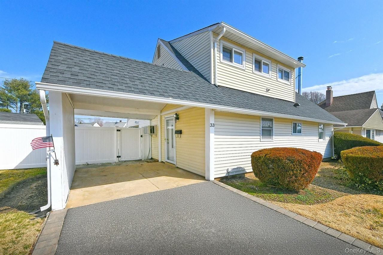 33 Robin Ln - Photo 3 of 30