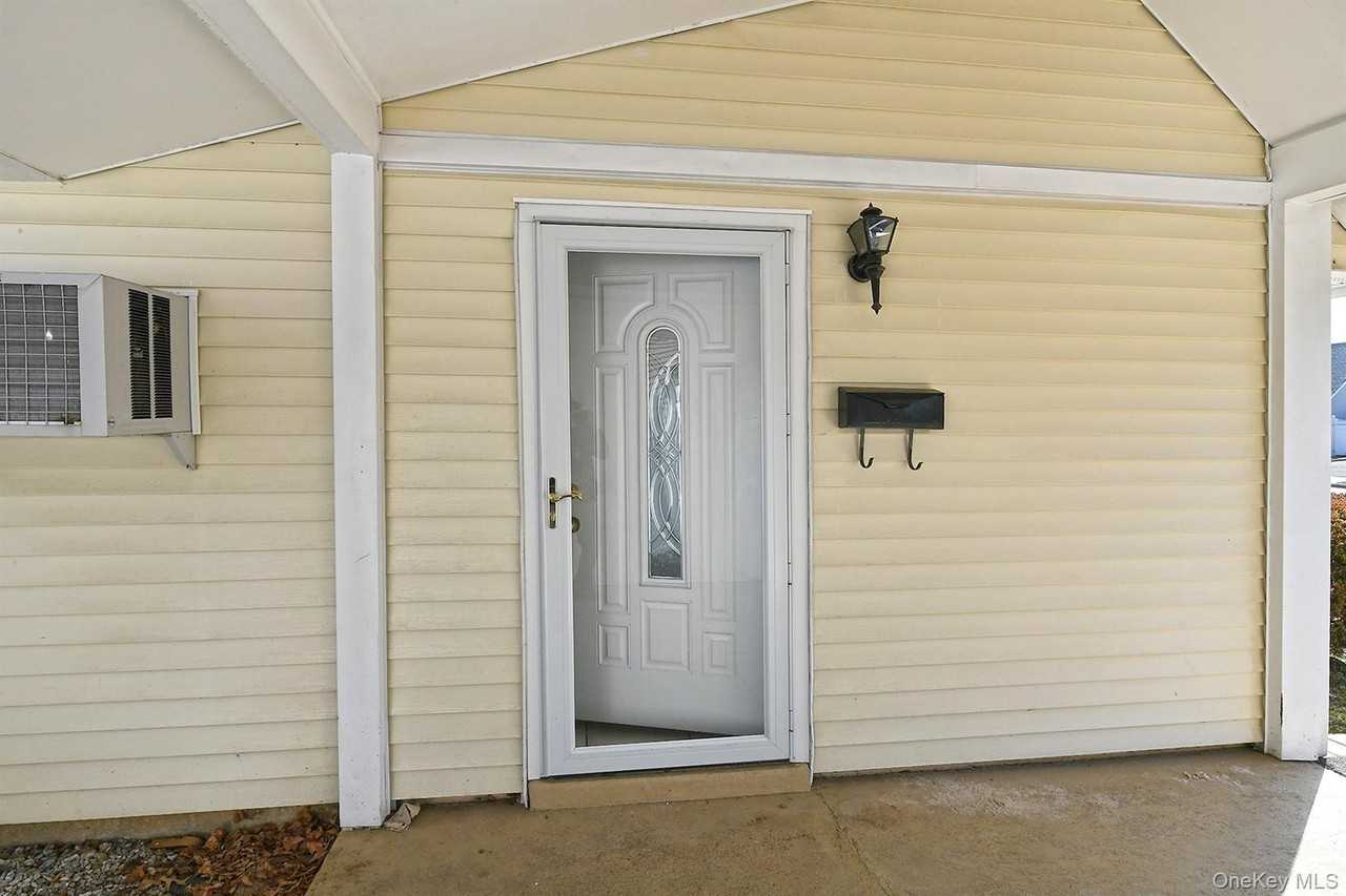 33 Robin Ln - Photo 4 of 30