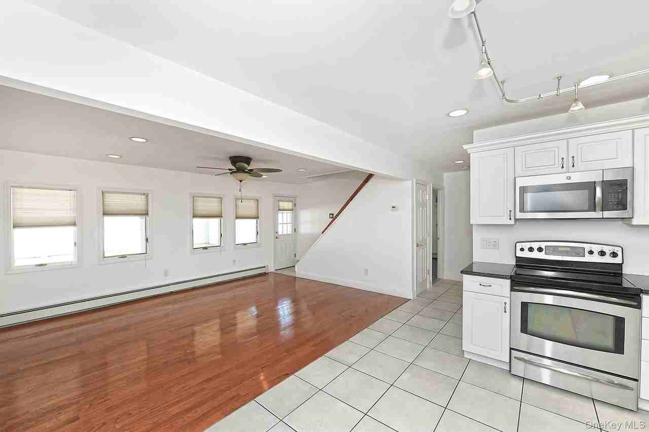 33 Robin Ln - Photo 5 of 30