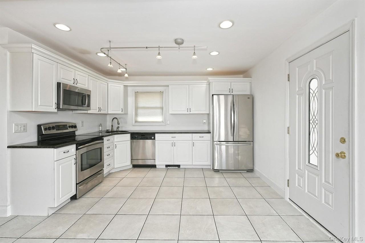 33 Robin Ln - Photo 7 of 30