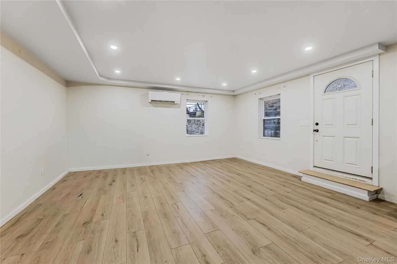 604 Yonkers Ave #B - Photo 5 of 7