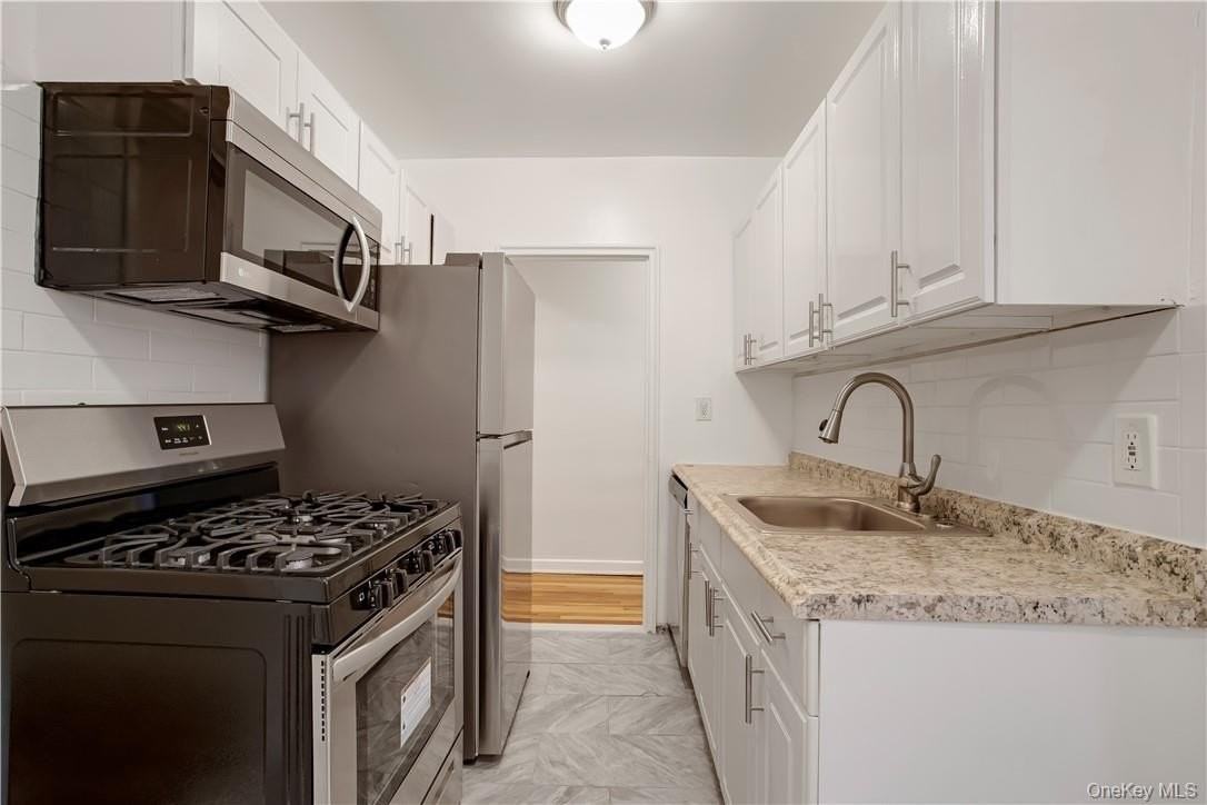 140 E Hartsdale Ave Apt 6h - Photo 3 of 18