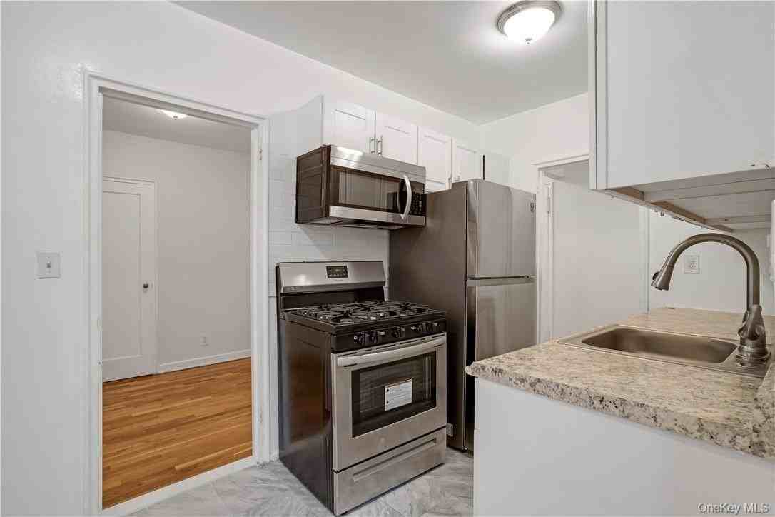 140 E Hartsdale Ave Apt 6h - Photo 4 of 18