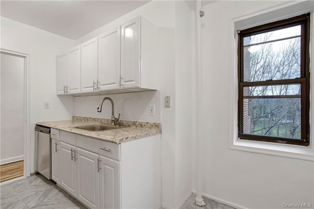 140 E Hartsdale Ave Apt 6h - Photo 5 of 18