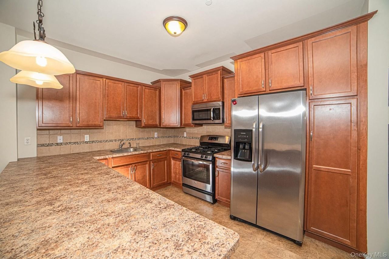 975 Main St Apt 13 - Photo 2 of 10