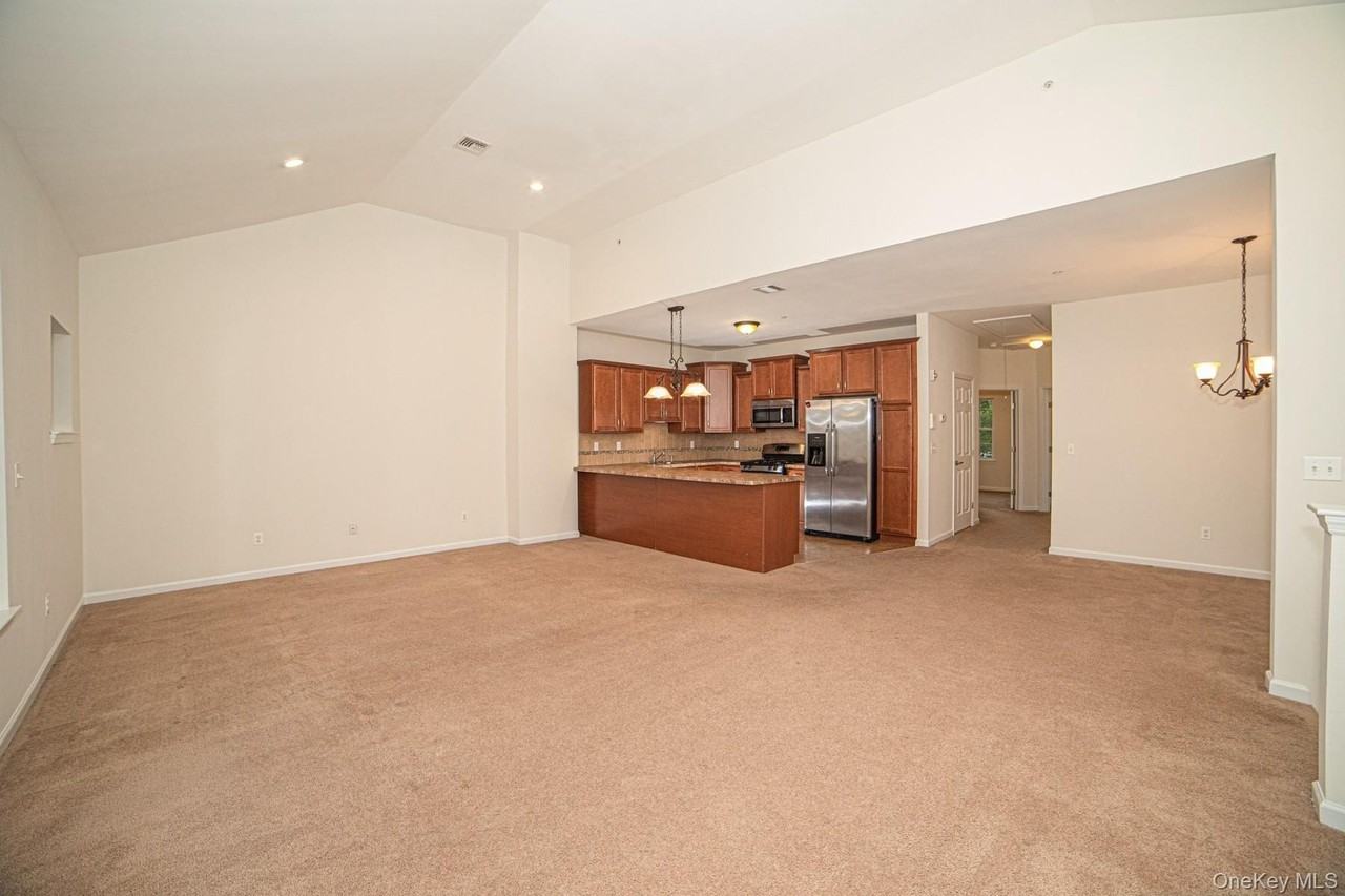 975 Main St Apt 13 - Photo 3 of 10