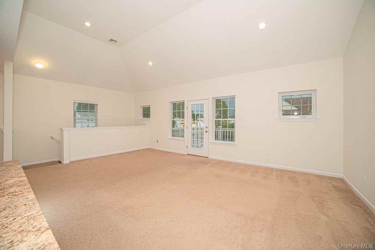 975 Main St Apt 13 - Photo 4 of 10