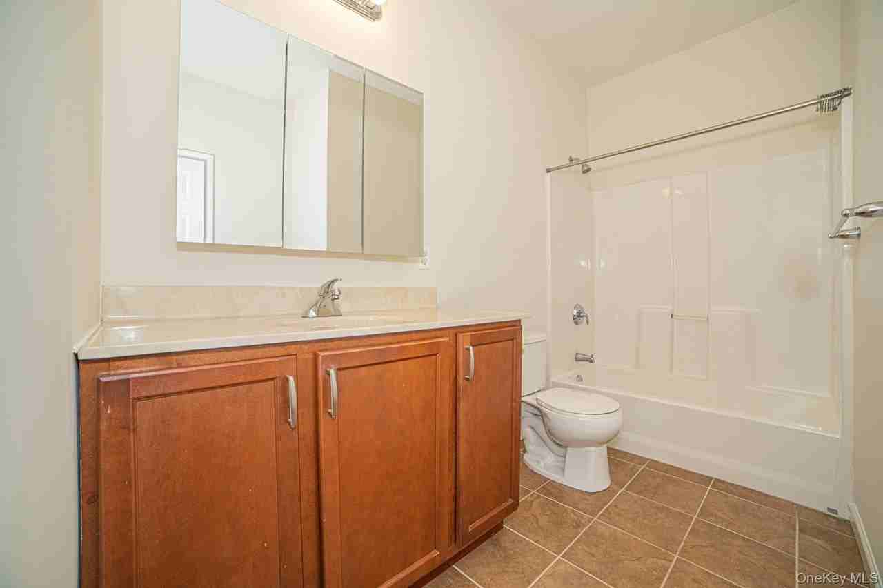 975 Main St Apt 13 - Photo 7 of 10