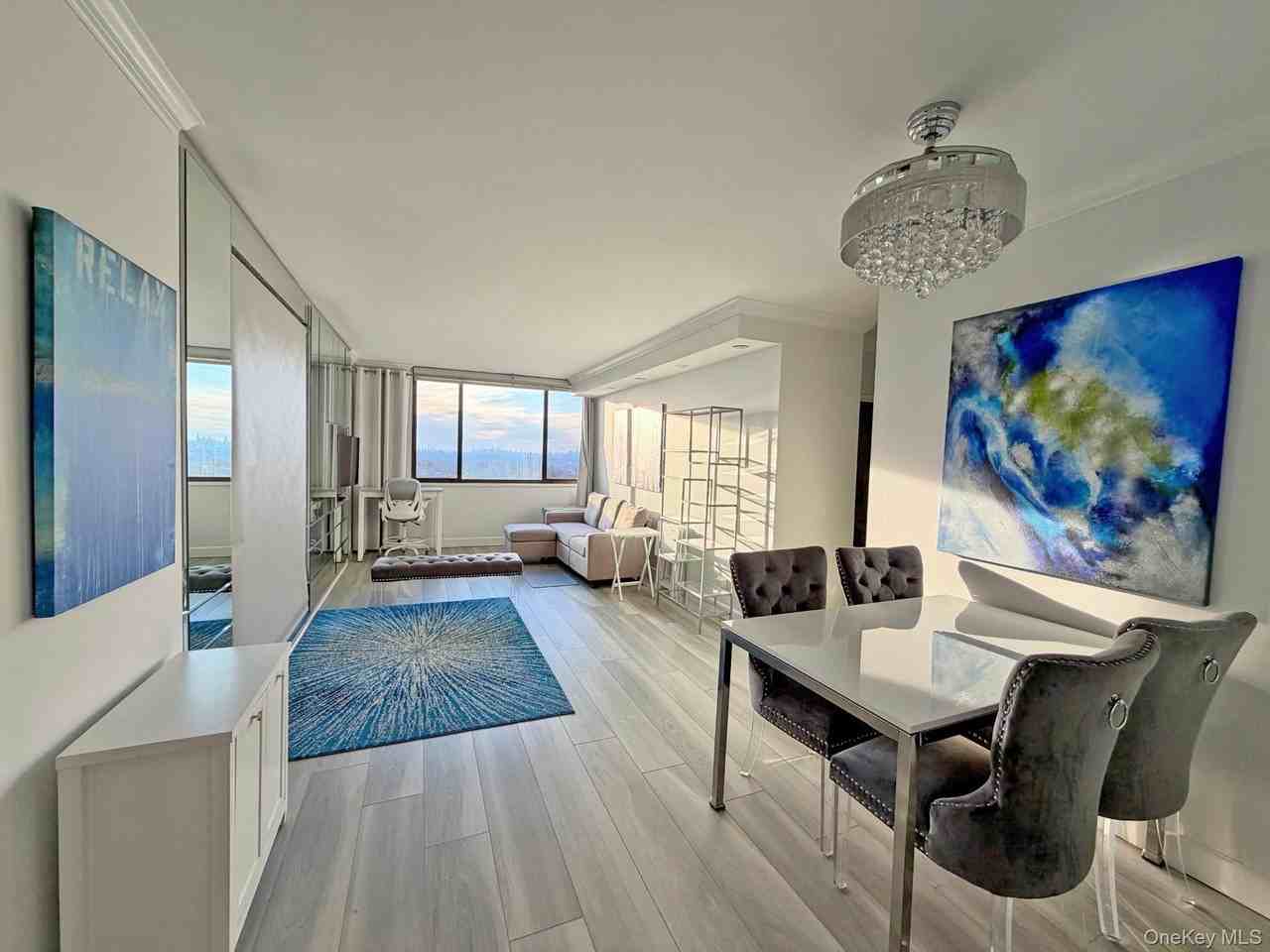 26910 Grand Central Pkwy Apt 18c - Photo 2 of 6