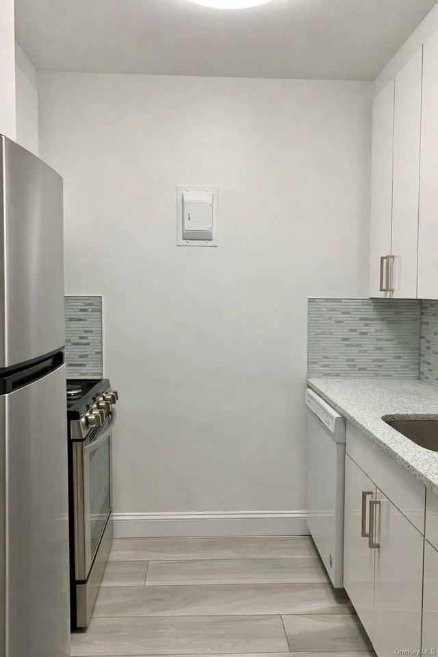 26910 Grand Central Pkwy Apt 18c - Photo 4 of 6