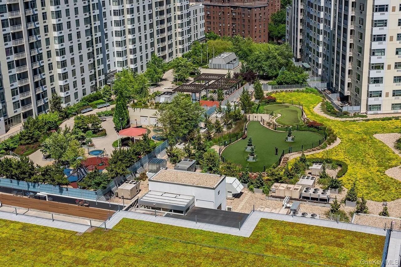 4028 College Point Blvd Apt 810 - Photo 4 of 17