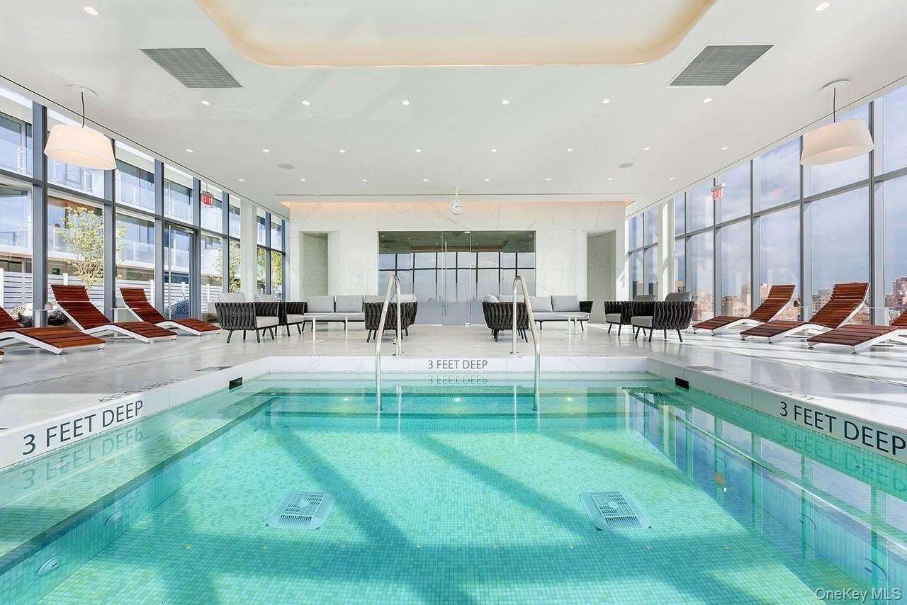 4028 College Point Blvd Apt 810 - Photo 3 of 17