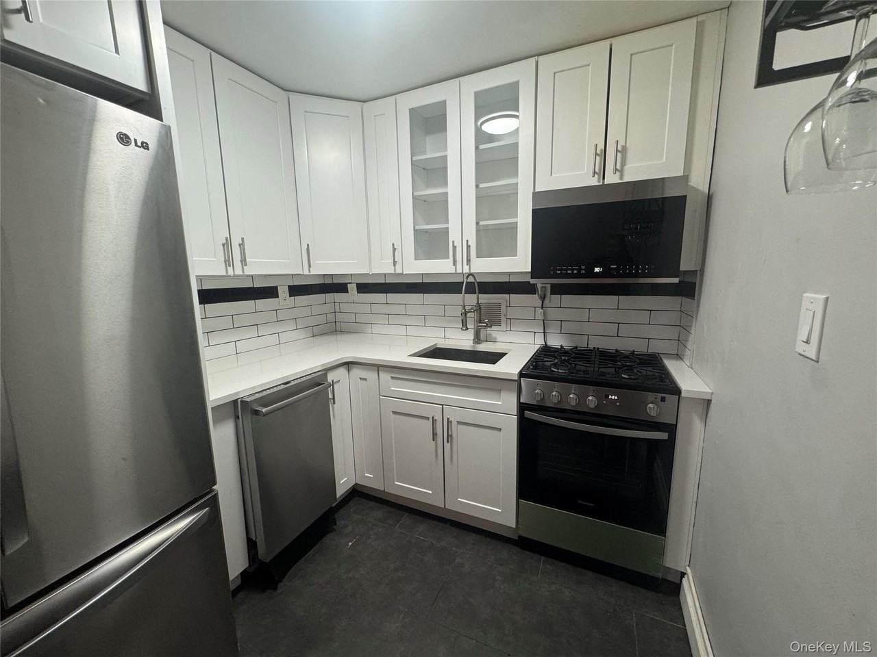 222 Smith St Apt 3b - Photo 3 of 15