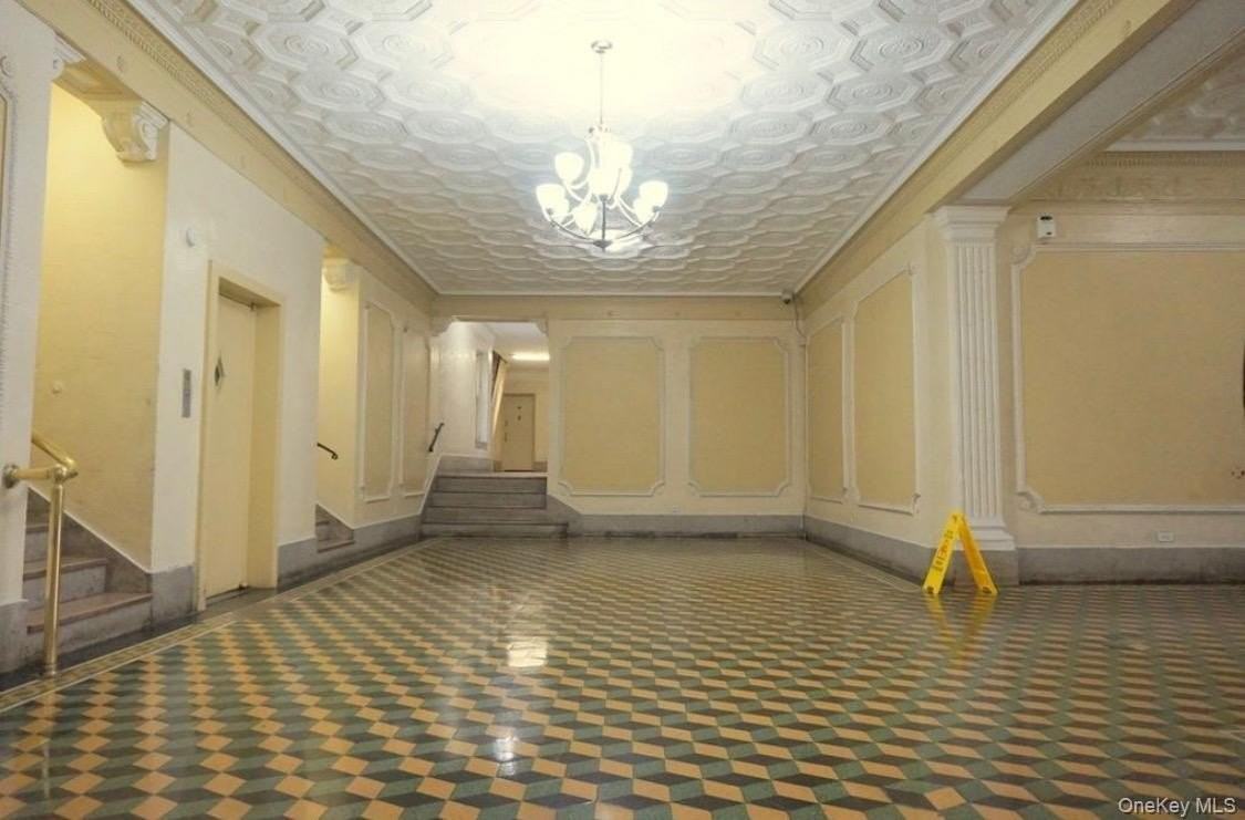 2187 Holland Ave Apt 2l - Photo 2 of 12