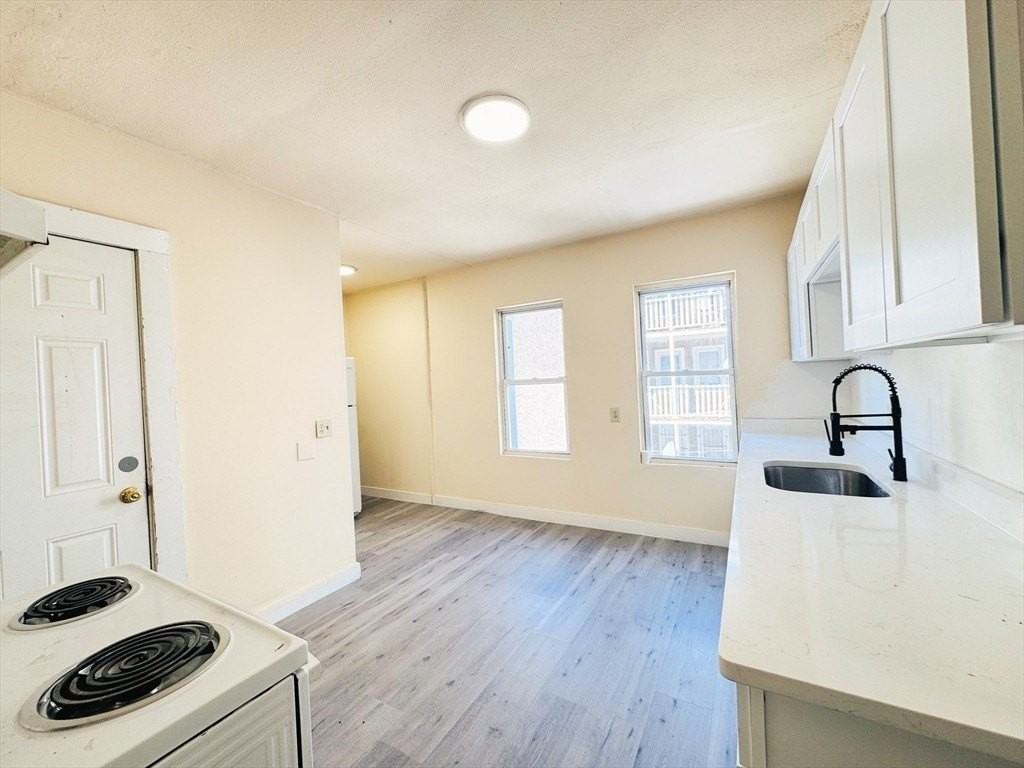 513 Washington St Apt 2 - Photo 3 of 12