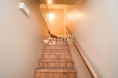 611 Sherwood DrApt F #611F - Photo 3 of 5