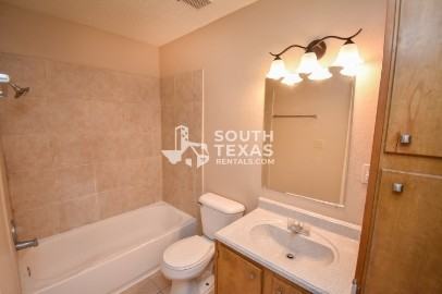 611 Sherwood DrApt F #611F - Photo 4 of 5