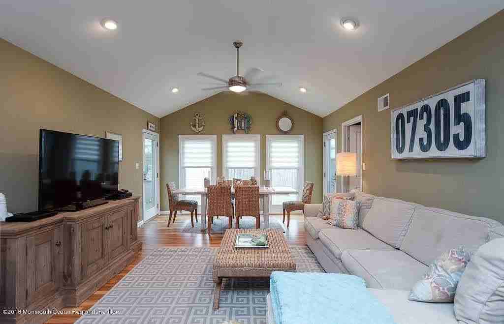 615 5th Ave - Photo 2 of 14