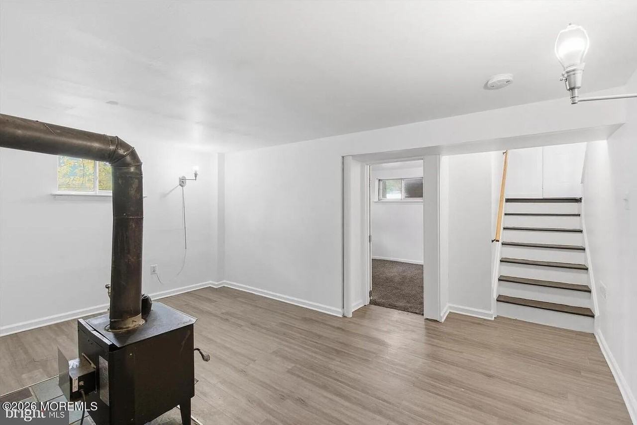 42 Monroe Ave - Photo 3 of 7