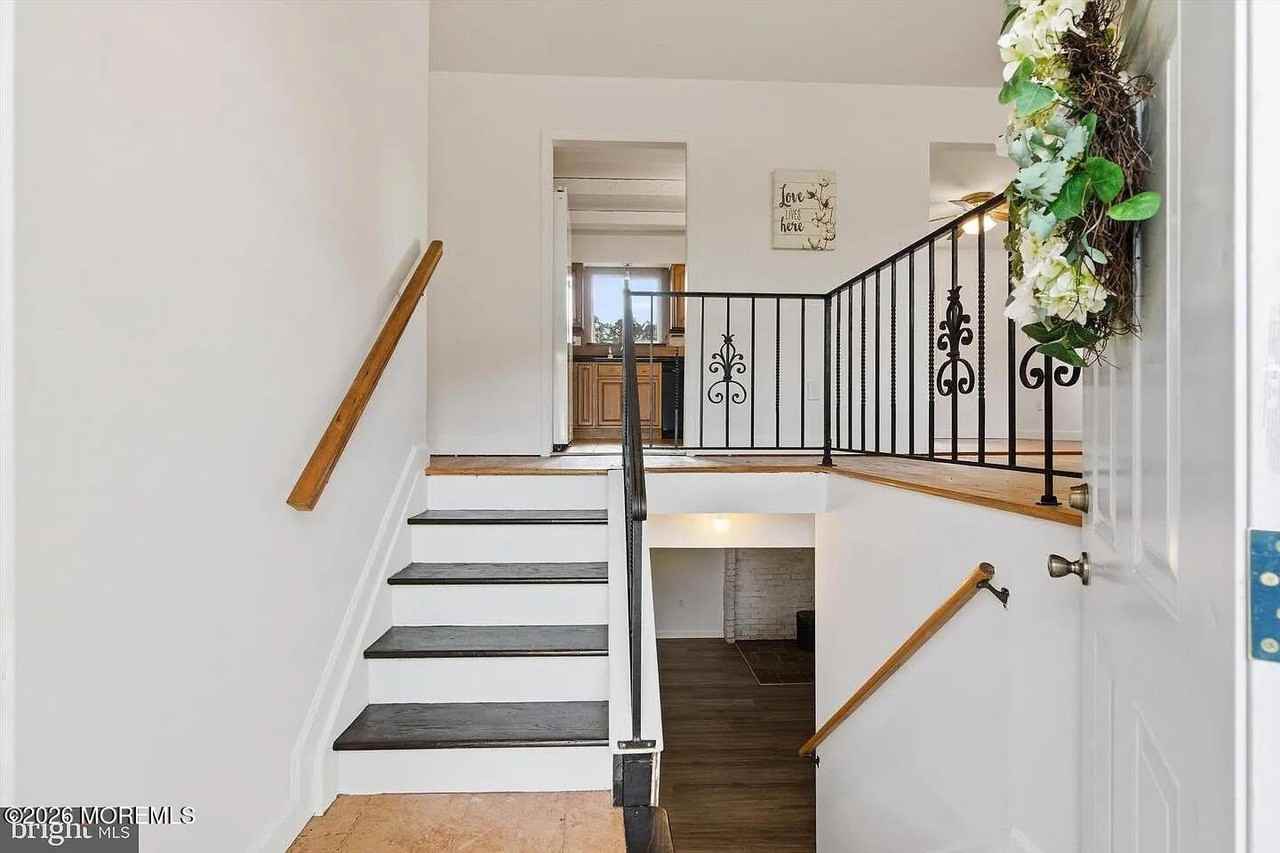 42 Monroe Ave - Photo 4 of 7