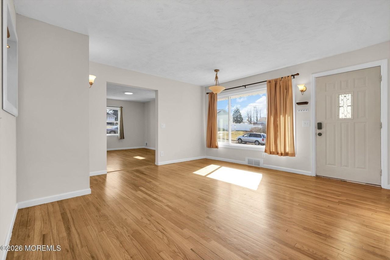 702 W Lawn Dr - Photo 5 of 48