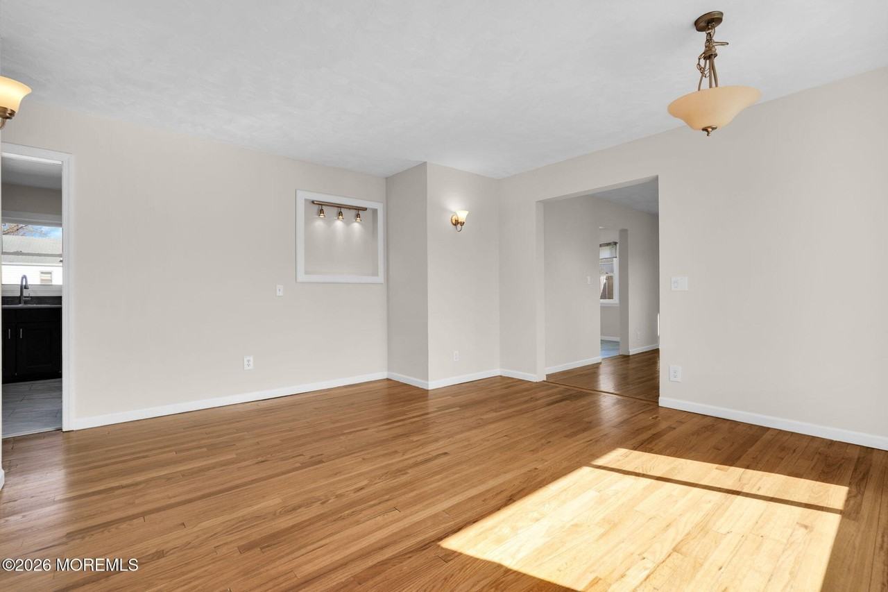 702 W Lawn Dr - Photo 6 of 48