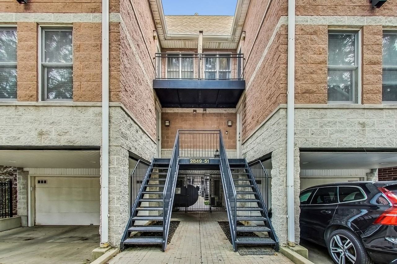 2851 N Southport Ave Apt D - Photo 2 of 20