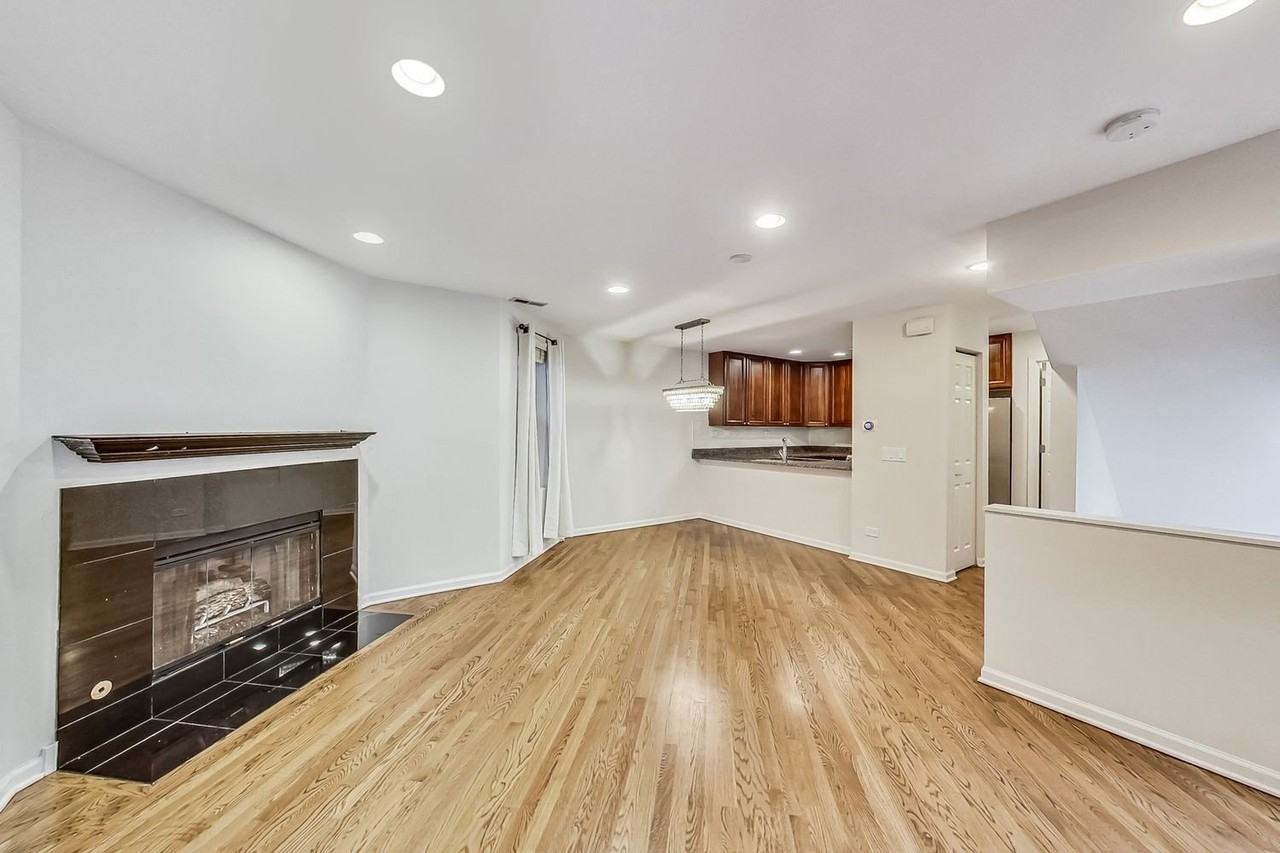 2851 N Southport Ave Apt D - Photo 4 of 20