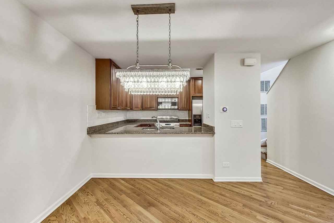 2851 N Southport Ave Apt D - Photo 6 of 20