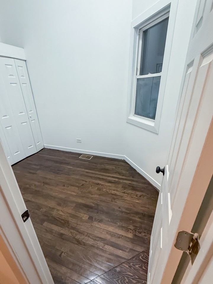 8714 S Commercial Ave - Photo 2 of 10