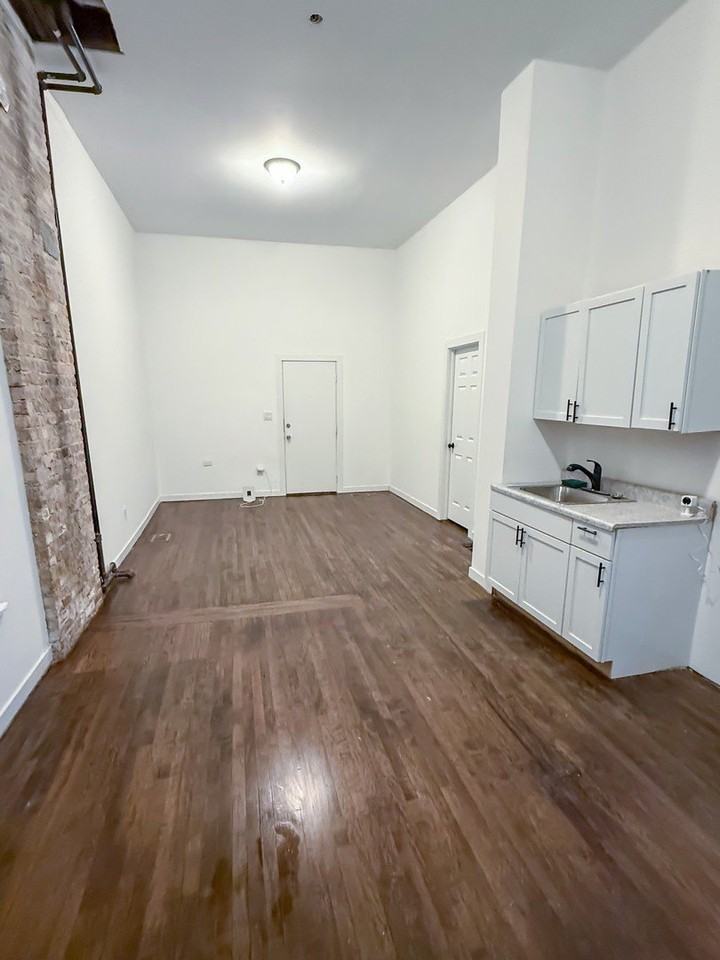 8714 S Commercial Ave - Photo 6 of 10