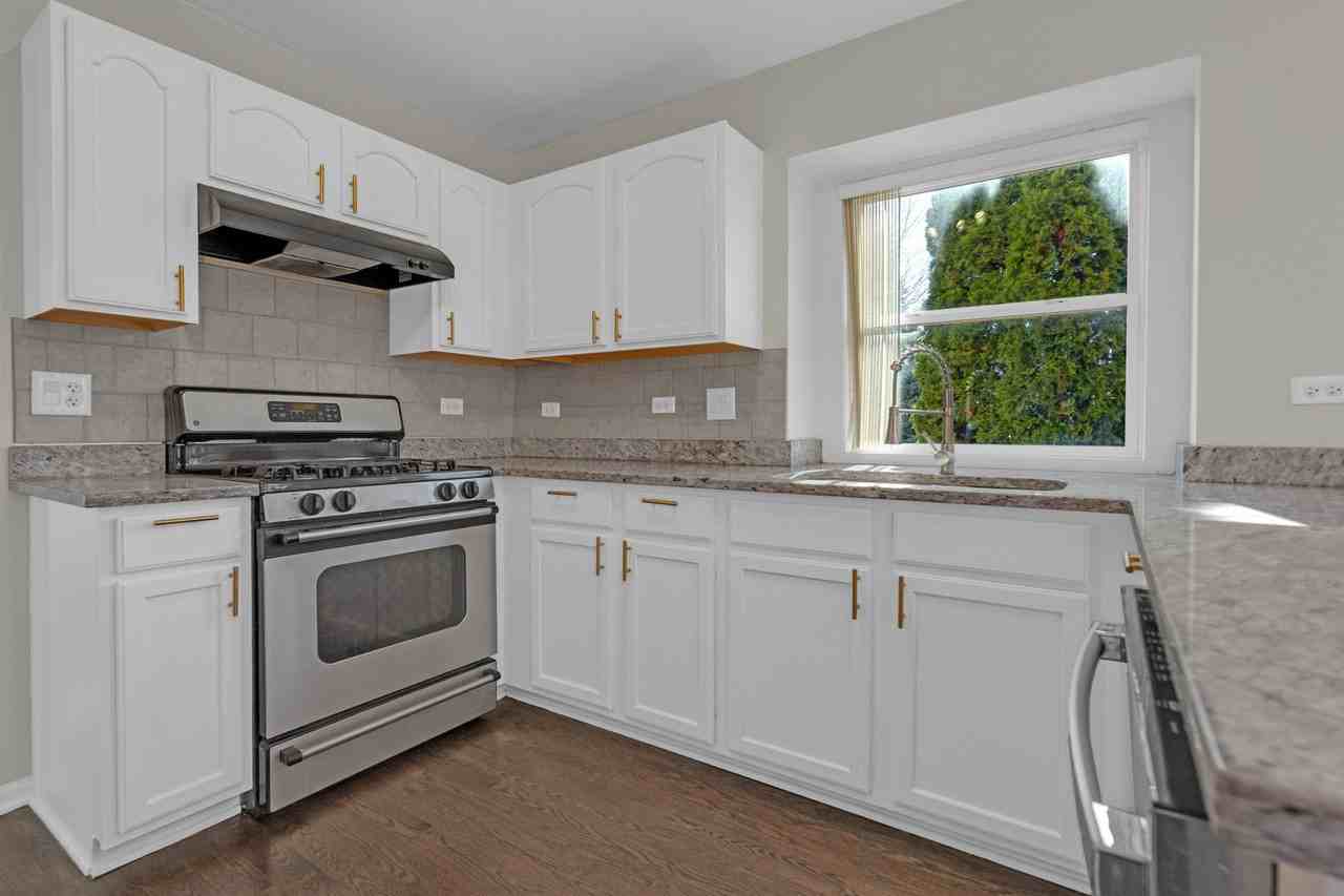 1421 Aster Ln - Photo 5 of 24