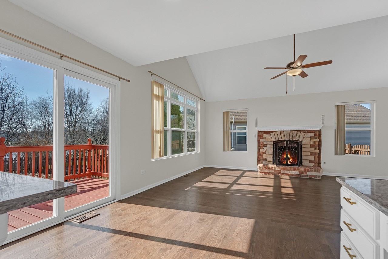 1421 Aster Ln - Photo 7 of 24