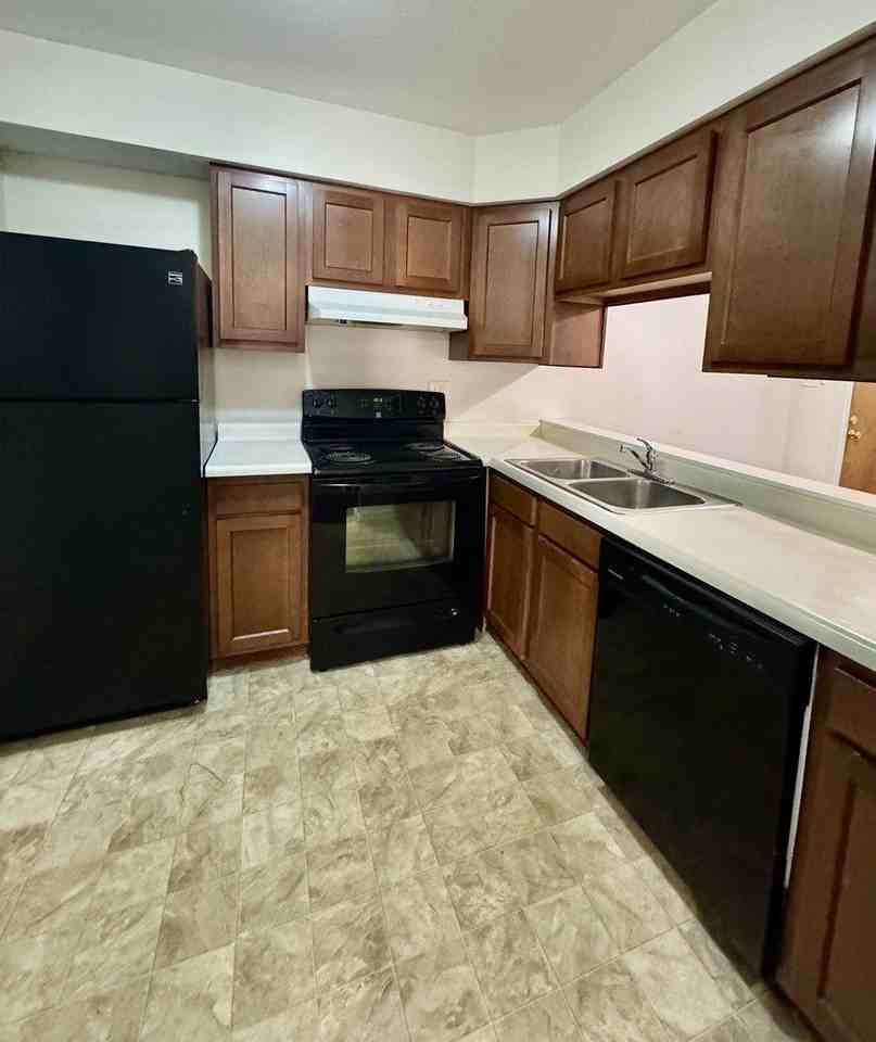 17745 Rosewood Dr Apt 2a - Photo 3 of 12