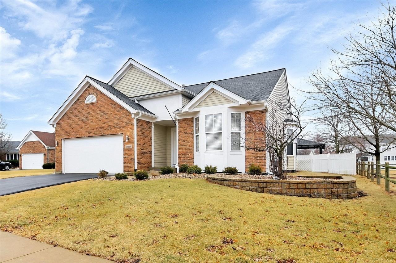 16516 W Apache Dr - Photo 2 of 40