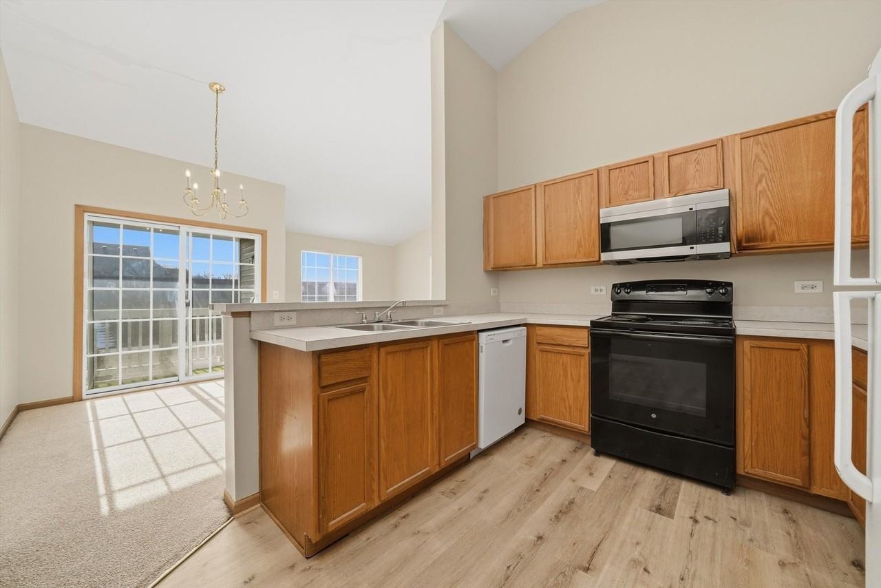 417 Silverstone Dr Unit 417 - Photo 4 of 36