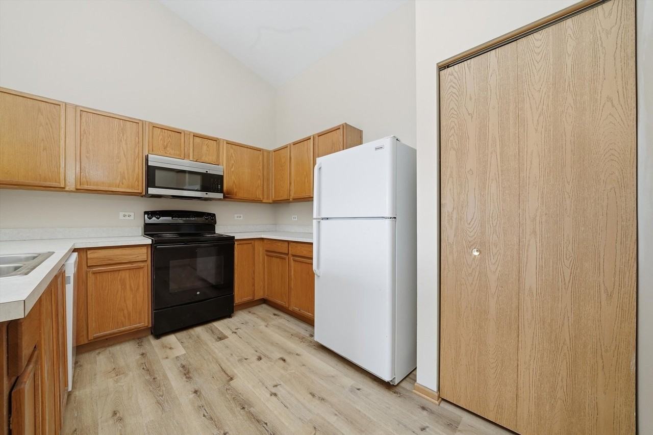 417 Silverstone Dr Unit 417 - Photo 7 of 36