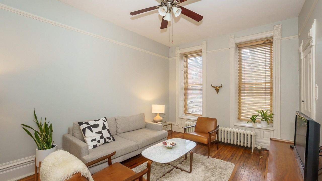 2033 W Potomac Ave Unit 1 - Photo 2 of 15