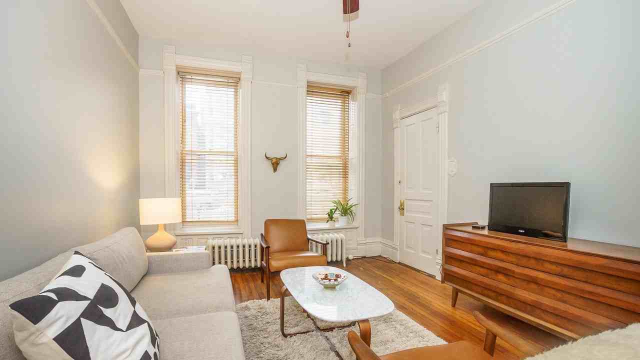 2033 W Potomac Ave Unit 1 - Photo 3 of 15