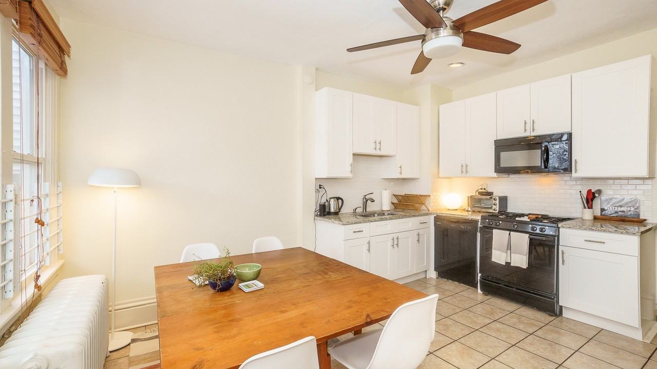 2033 W Potomac Ave Unit 1 - Photo 6 of 15