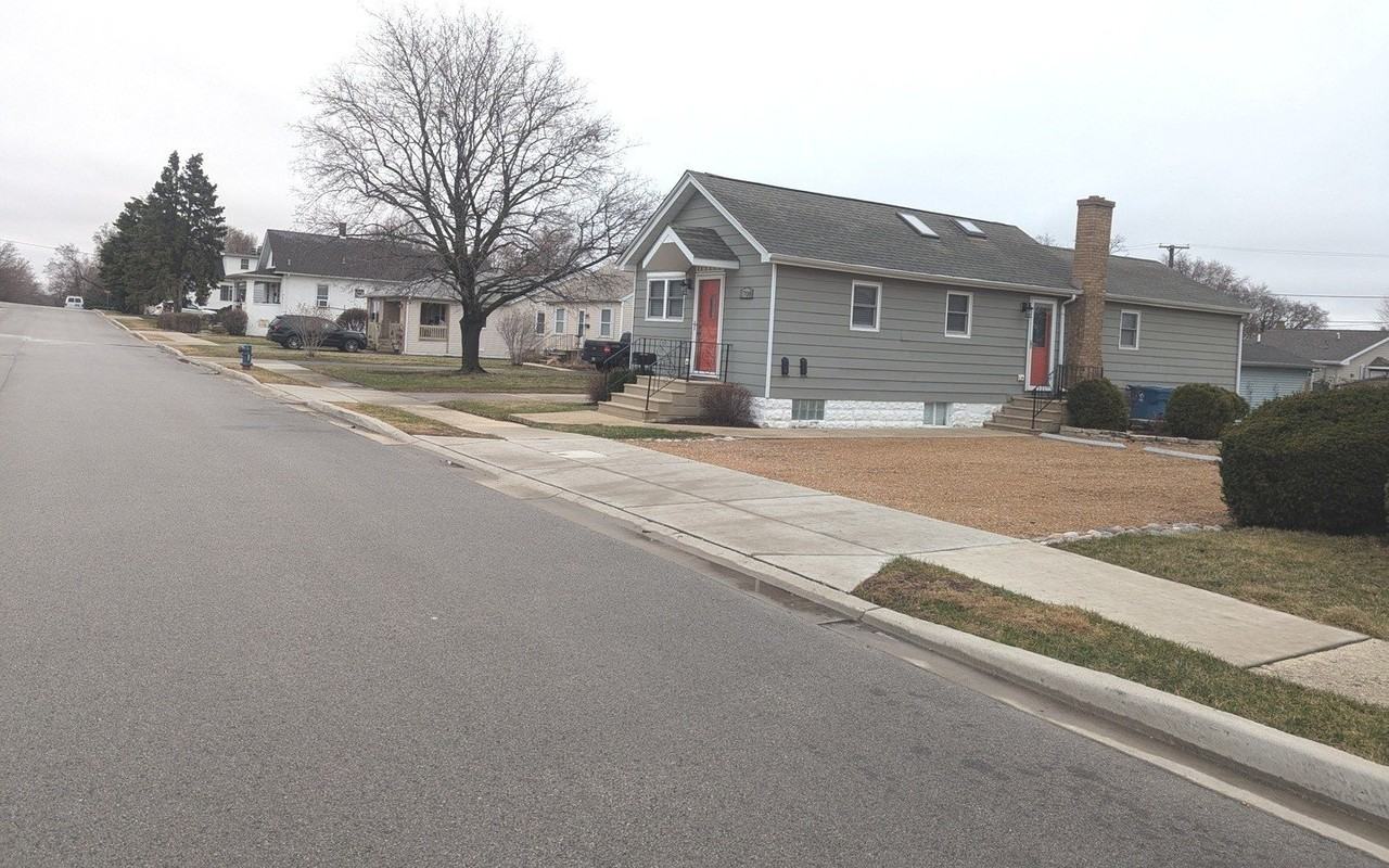 1708 N Center St - Photo 2 of 17