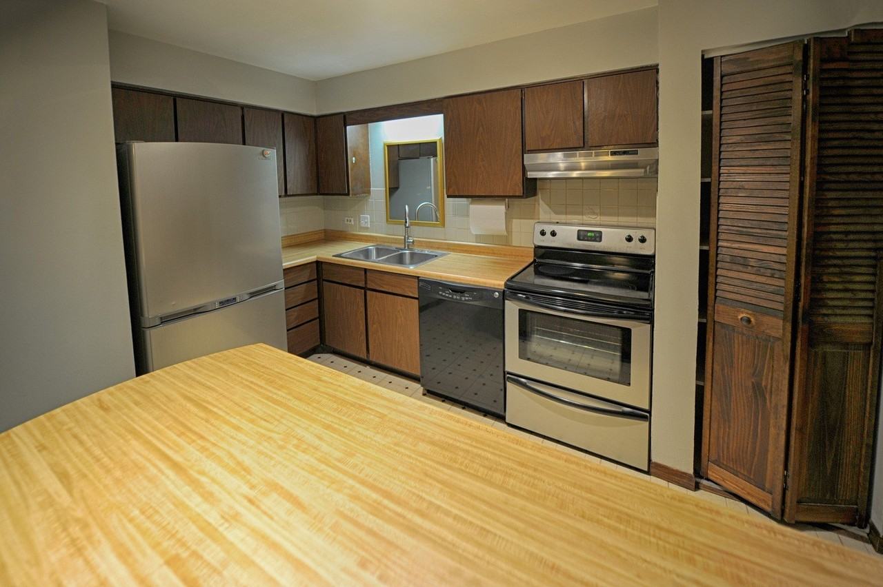 2343 Ogden Ave Apt 10 - Photo 5 of 16