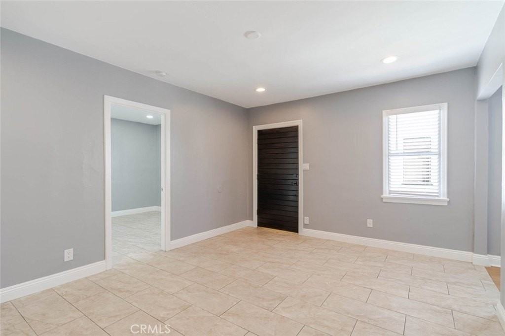 1049 Western Ave #B - Photo 4 of 21