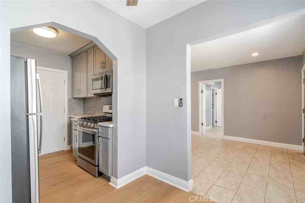 1049 Western Ave #B - Photo 7 of 21