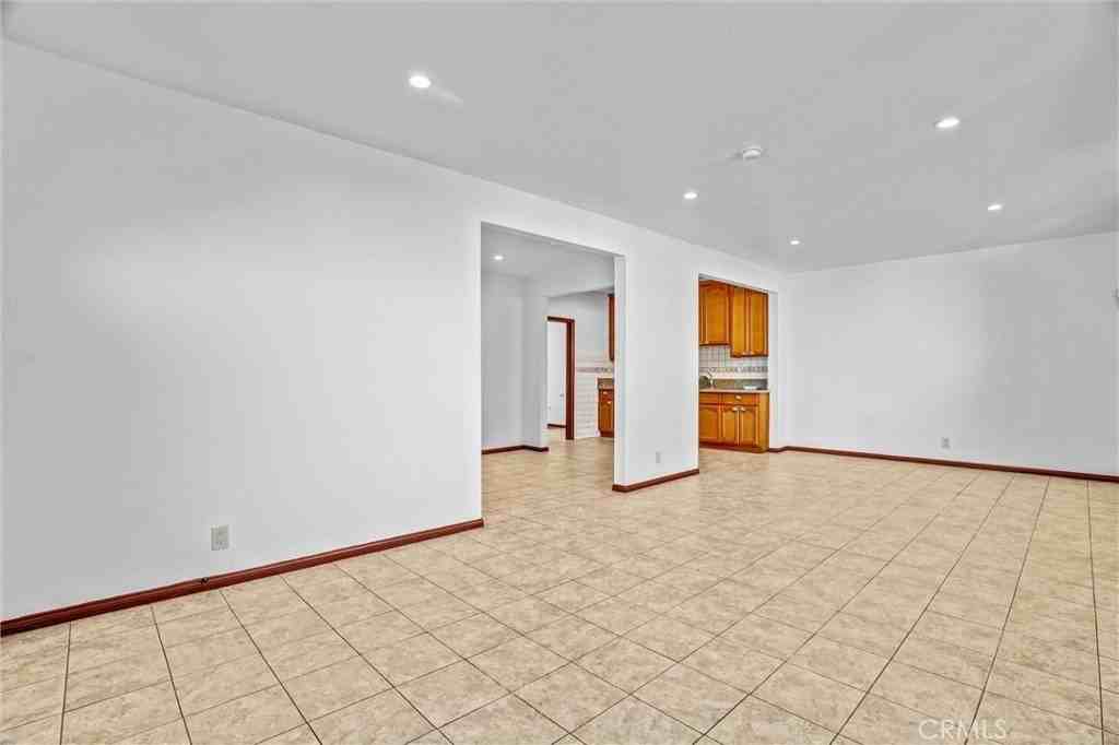 313 N Hicks 1/2 - Photo 3 of 25