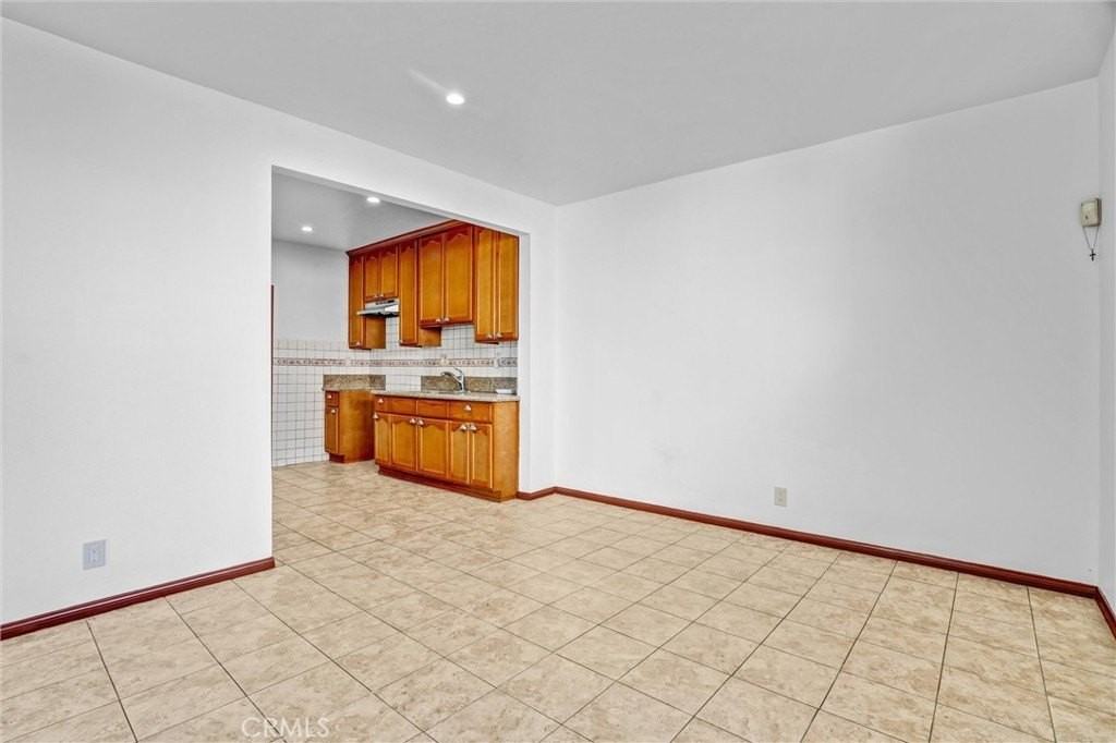 313 N Hicks 1/2 - Photo 5 of 25