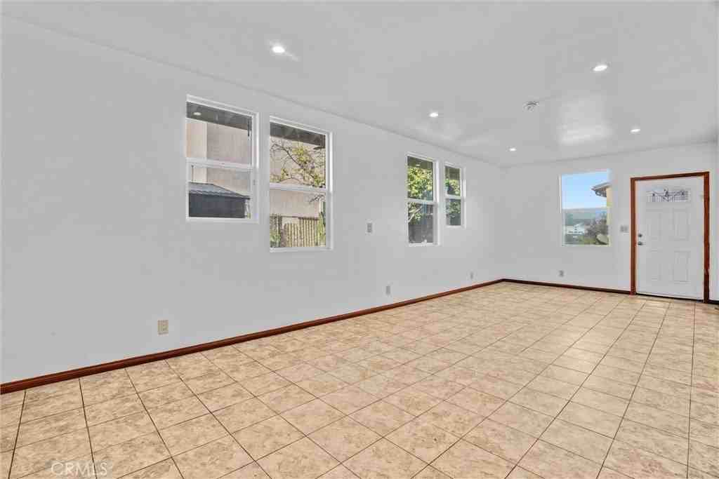 313 N Hicks 1/2 - Photo 6 of 25