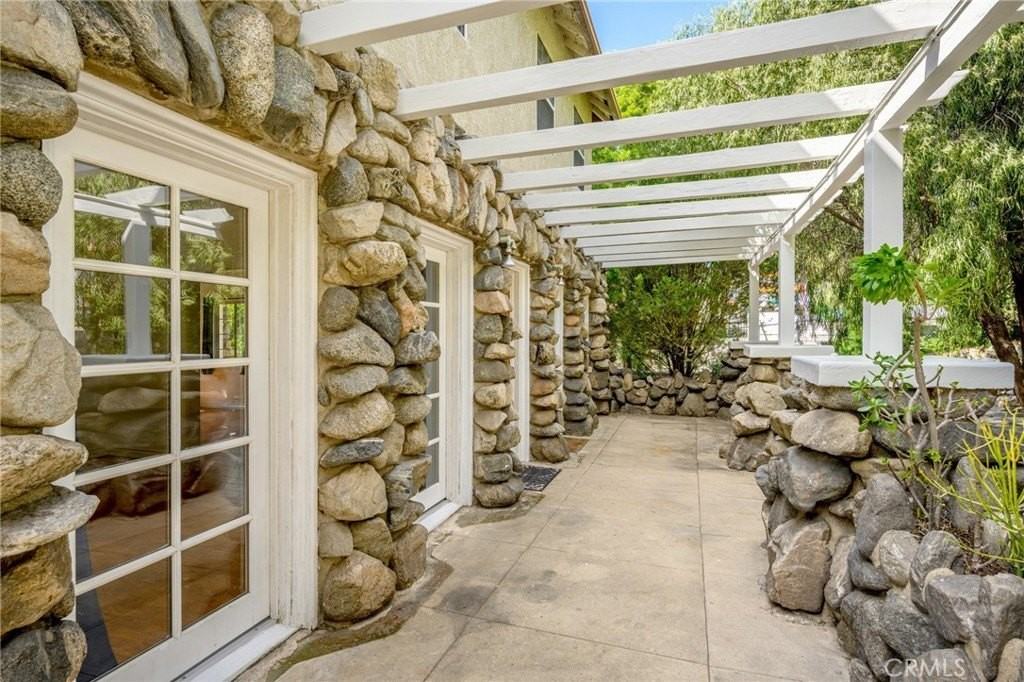 2526 Foothill Blvd - Photo 4 of 38