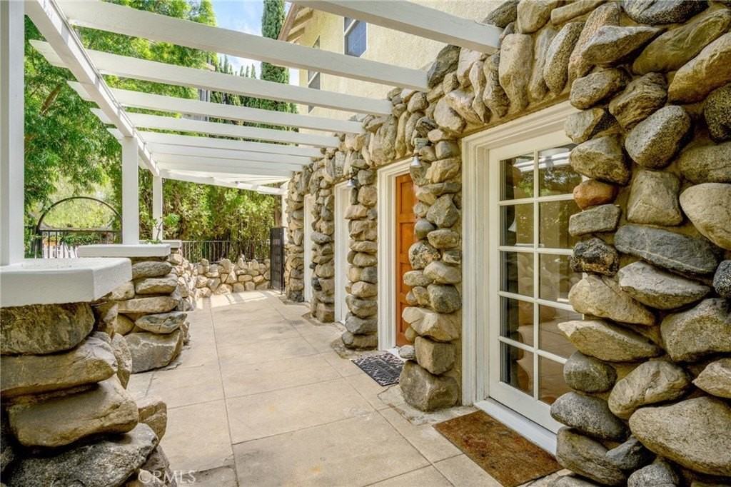 2526 Foothill Blvd - Photo 7 of 38