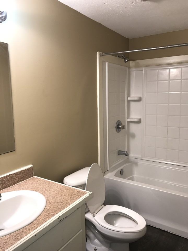 221 Caldwell Dr Apt C - Photo 4 of 6